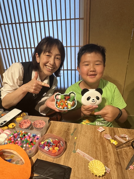 フェルト弁当作りを体験中の様子