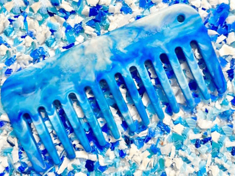 シュレッダーされたキャップが「COMEL」へ