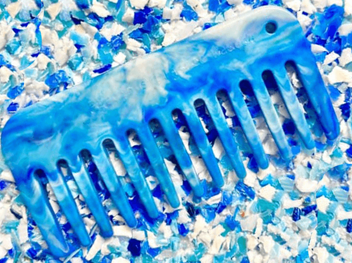 シュレッダーされたキャップが「COMEL」へ