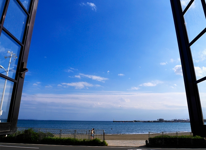 オーシャンビューのカフェでビールをお楽しみいただけます