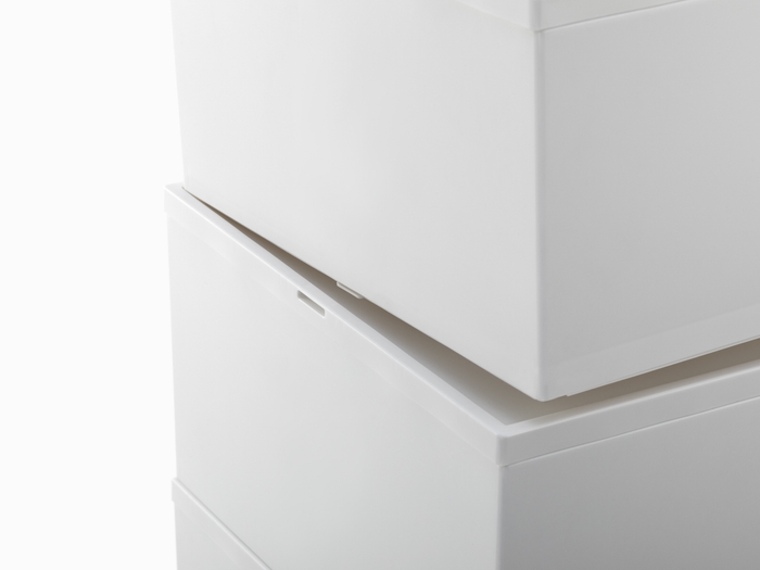 ズレにくい背面ロック構造