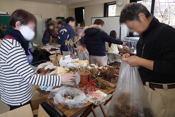 みんなで集めた素材を持ち寄って