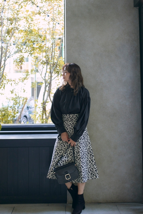BLOUSE¥8,789  SKIRT¥8,250  BAG¥7,689