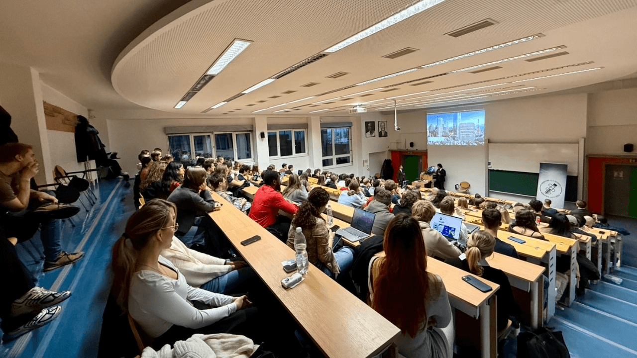 公式公演の様子