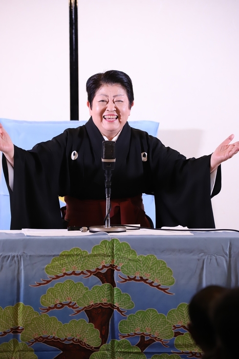 天中軒雲月(浪曲) 撮影:宮岡里英