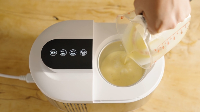 材料を入れてボタンを押すだけ、簡単操作