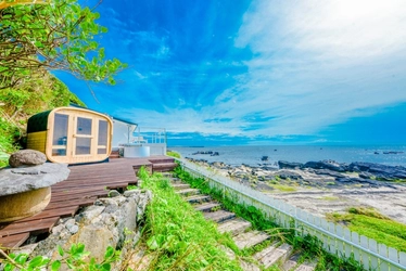 東京からたった1時間半。 “離島のような”絶景と澄み切った海を同時に楽しめる、本格的サウナがTHE HOUSE諸磯にてオープン！ 