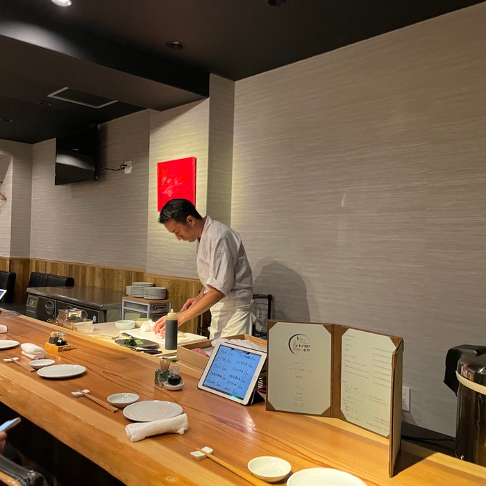 22時までは老舗の鮨をお楽しみいただけます