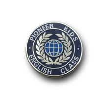 ◆PINS FACTORY（ピンズファクトリー）◆　ピンズ実例No.293名古屋国際中学校・高等学校　様　「英会話教室修了ピンバッチ」★生徒さんたちの大切な思い出をカタチに！