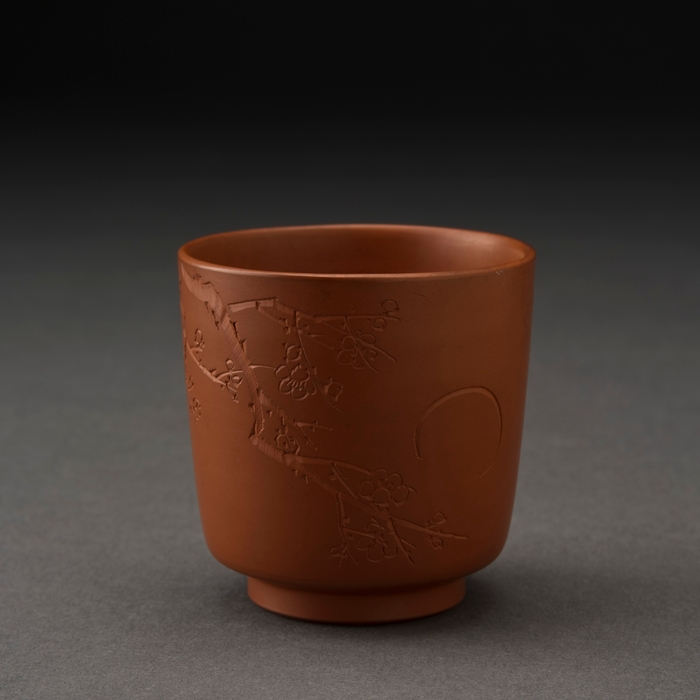(4) 朱泥陰刻梅花図湯呑茶碗 新潟県/無名異焼・赤水窯 三代伊藤赤水