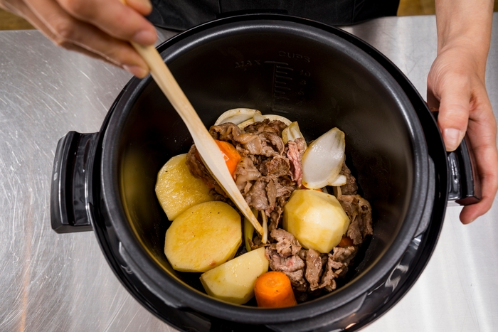 一般的なMサイズフライパンと同等のサイズながら4Lの大容量!