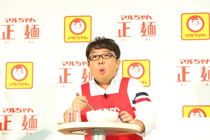 「マルちゃん正麺GO!」除幕式の様子_3