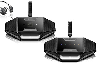 DICENTISディスカッション<ワイヤード>左:言語選択機能付きデバイス 右:投票機能付きデバイス