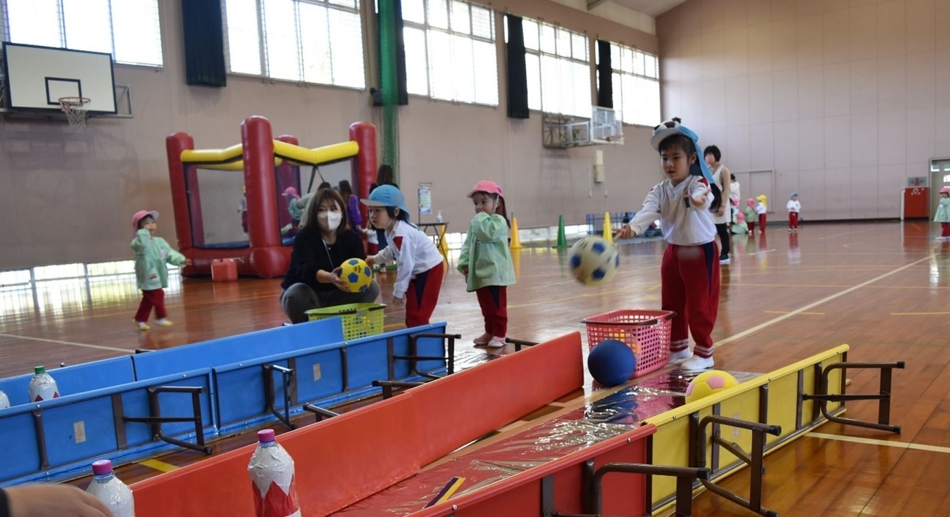令和5年(2023年)の保護者会企画イベント「移動遊園地」の様子