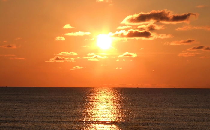 目の前は海!晴れた日のは極上の夕日がご覧いただけます