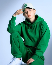 山本舞香とのコラボコレクションがニューエラから登場
