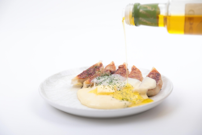 札幌バターチーズに溺れた餃子 神のトリュフオイル添え(北海道)