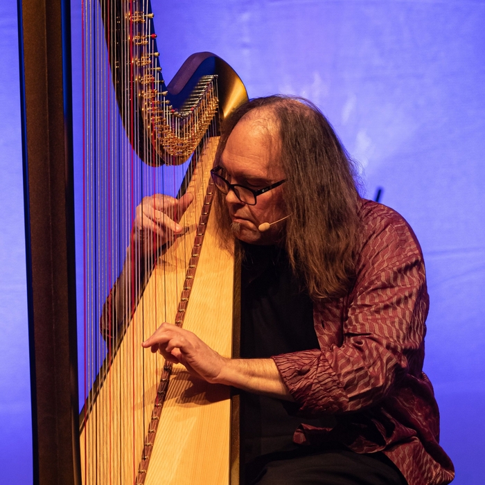 パーク・スティックニー（ハープ）