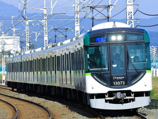 ⾞両新造(京阪電車13000 系)
