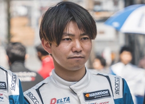 eスポーツドライバー兼リアルドライバー <解説> 岡田 衛