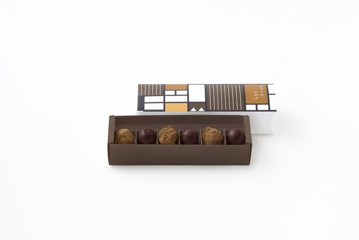 新作の「トリュフチョコレート」(2,160円)  和のフレーバーである、柚子と抹茶2種のトリュフチョコレートを詰め合わせました。爽やかな柚子の香りやふくよかな抹茶の風味が口いっぱいに広がります。