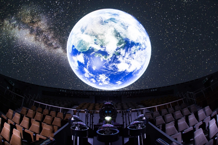 人気の天球劇場(プラネタリウム)