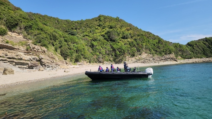 RIBでしか行けない秘密のビーチ