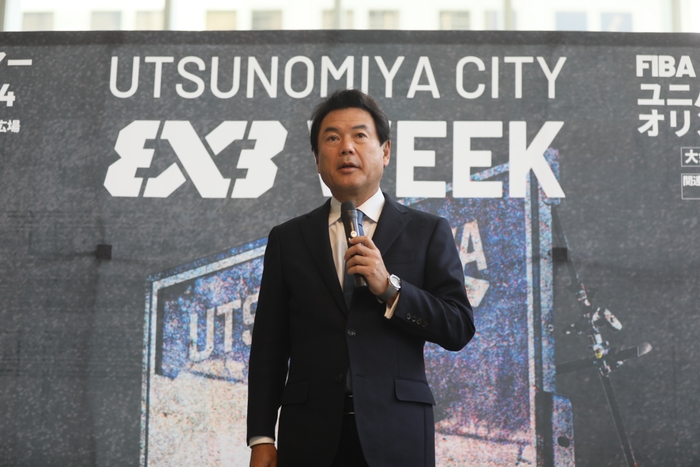 佐藤栄一市長     ©3x3のまち宇都宮推進委員会