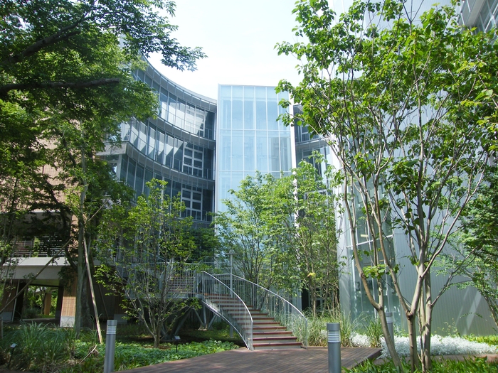 麗澤大学　校舎「あすなろ」