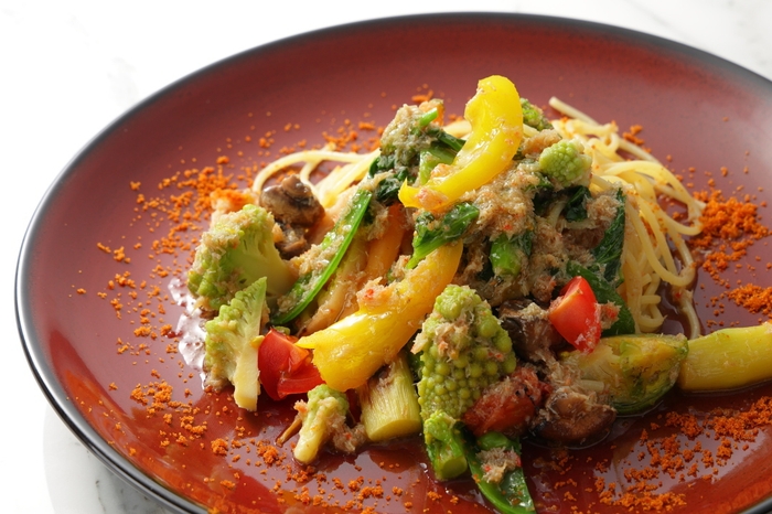 紅ズワイガニと炭火野菜のビアンコソース 3,850円(税込)