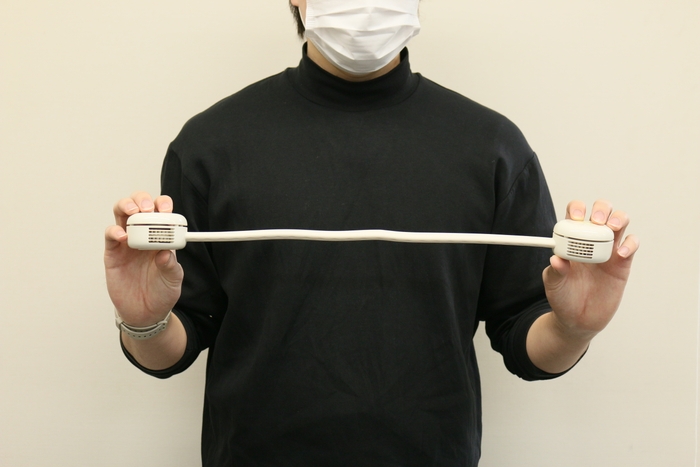 <自由自在に変形>どんな形状にもフィットするネックバンド