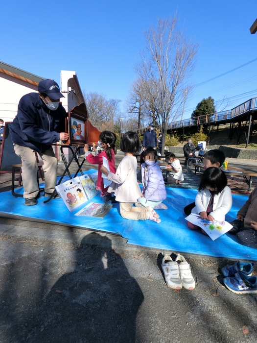 紙芝居、読んで読んで!