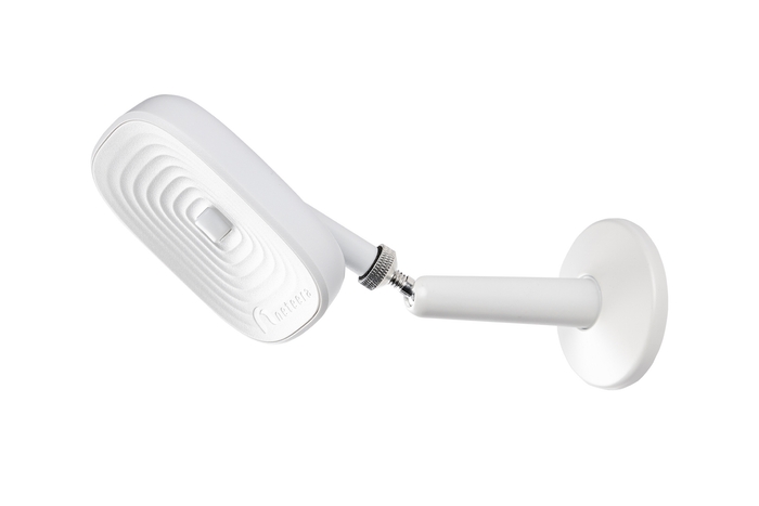 写真:非接触型バイタルセンサー「130H-Plus」