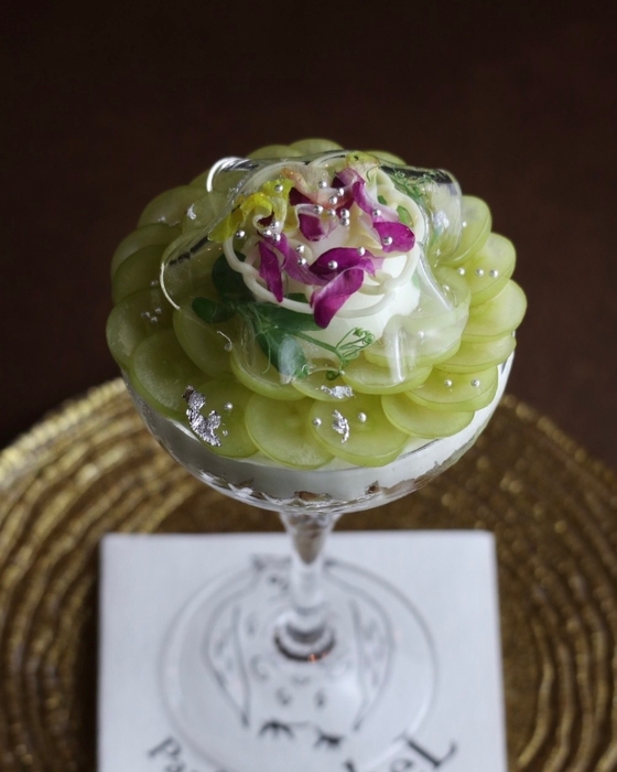 『照らすブドウのベール』