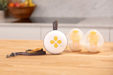 服を着たままハンズフリーで使用できる電動さく乳器が登場！ 10月1日よりメデラ公式ECサイト他で先行販売を開始