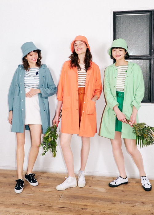 コート39,600円(tax in)/バケットハット8,250円(tax in)/ボーダーTシャツ11,000円(tax in *5月以降展開予定)