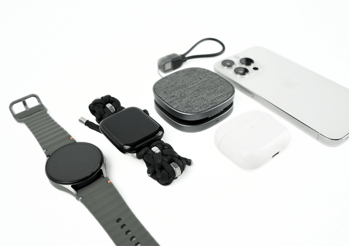 ポケットに収まるコンパクトサイズ