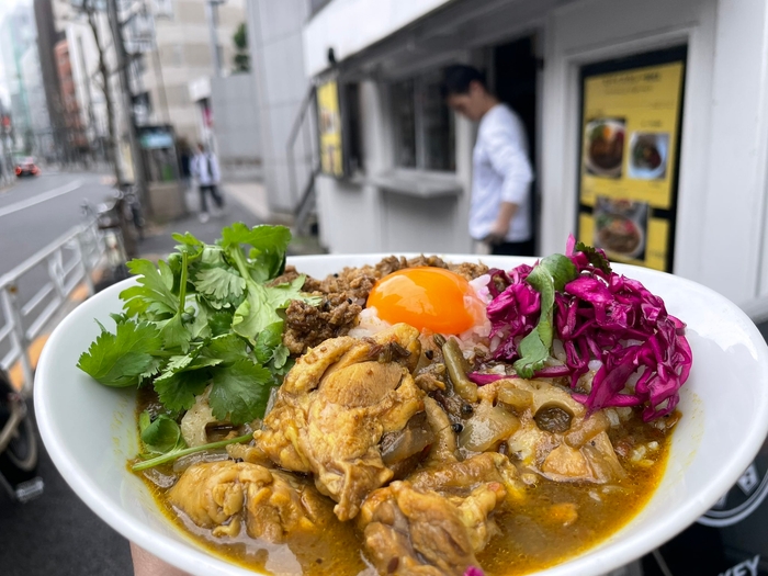 肉のぶつ切りチキンカレー