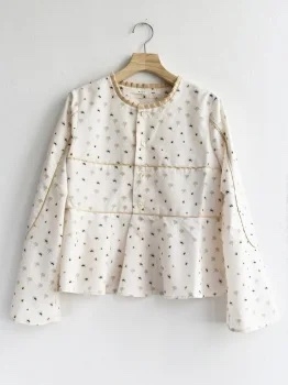 「… and a flower」プリーツブラウス