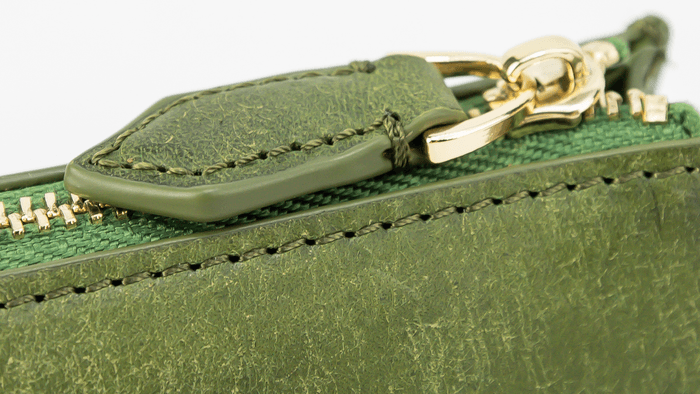 職人仕上げの縫製と美しいコバ