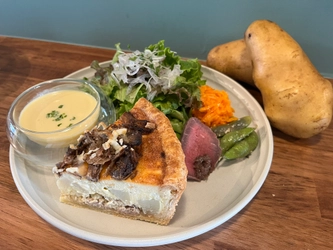 オールディダイニング「Aiko plus(アイコ プリュス)」が 新作キッシュ「プルドポーク＆ジャガイモ」を販売開始！ お家での食事やお土産にぴったり