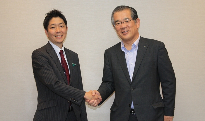 ▲左からグリーン株式会社 戸上 崇、株式会社ヤマタネ 河原田 岩夫