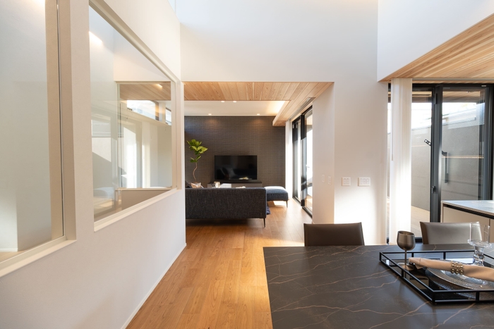 Charme Roger永福_ ダイニングからのリビング風景