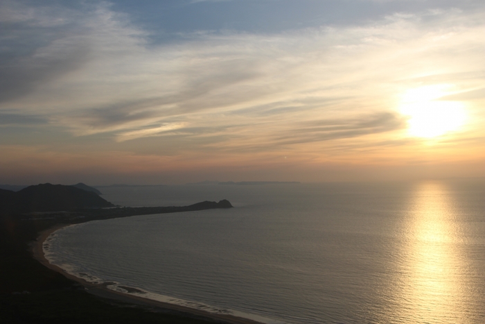 綺麗な夕日を背に軽めの有酸素運動