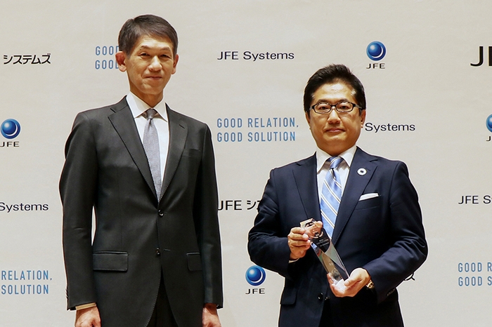株式会社ビジネスブレイン太田昭和 常務執行役員 谷渕 将人 様(右)、当社 代表取締役社長 大木 哲夫
