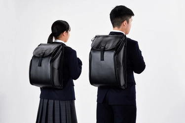 中高生の健康に配慮 ランドセル技術を活かした通学鞄「rakuru」を村瀬鞄行が新発売