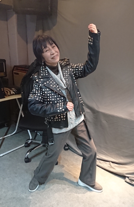 エアギターで体幹トレーニング!