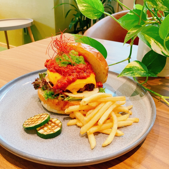 伝統野菜ぼたんこしょう×信州牛100%パティを使ったバーガー