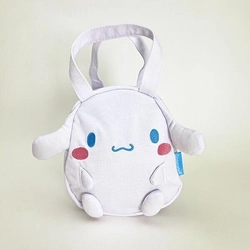 サンリオのかわいいフェイスデザインにきゅん。サンリオのダイカットバッグをもって、かわいく目立つかも。