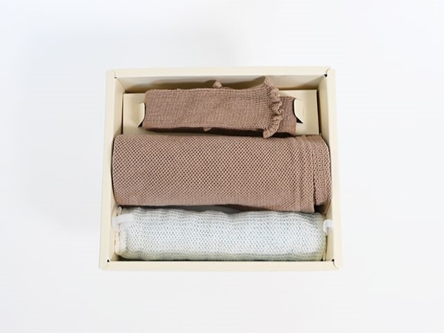 上から、「マイピーロ カバー」、「草木染おひなまき」、首枕「マイピーロ」